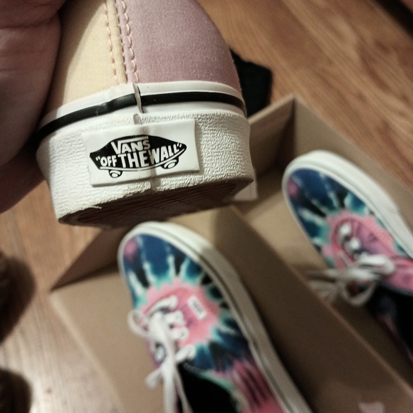 Multi color vans - Picture 3 of 5